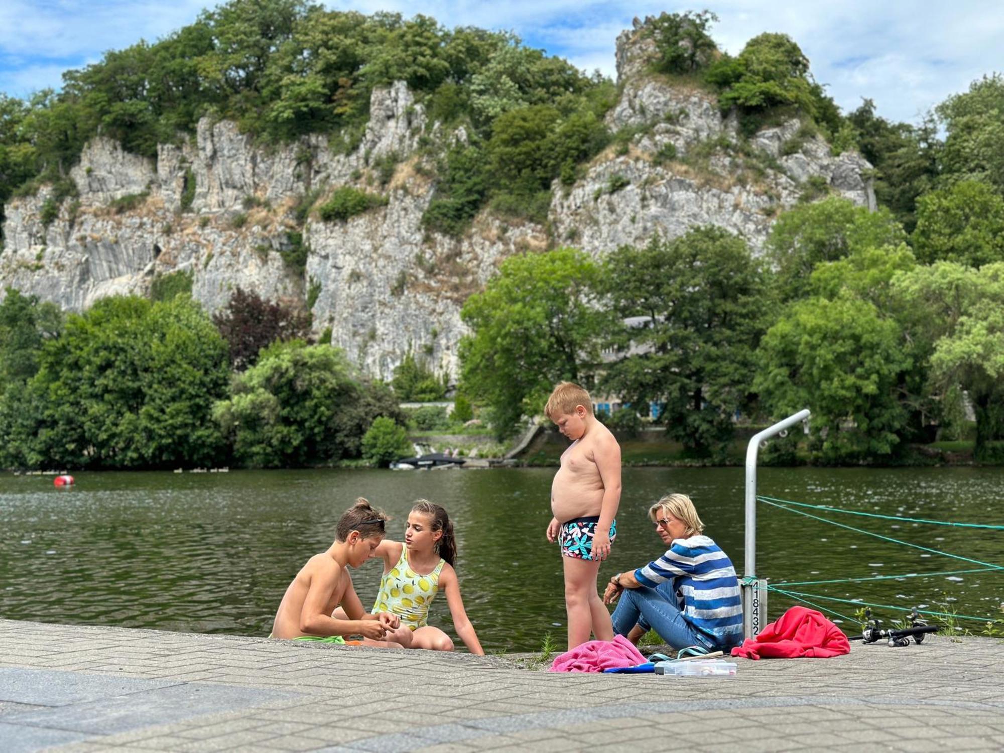 Plaisances, Les Plaisirs Du Bord De Meuse - Chambre D'Hotes Avec Baignoire Spa Profondeville Exterior foto